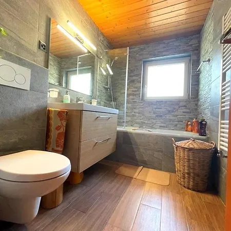 Window On The Διαμέρισμα Poschiavo