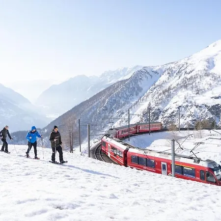 Window On The Lägenhet Poschiavo