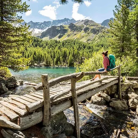 Διαμέρισμα Window On The Poschiavo