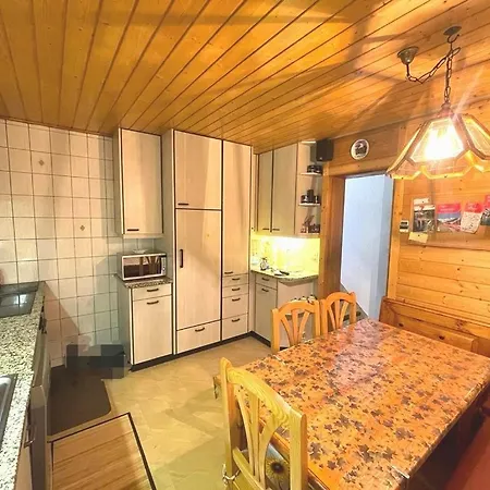 Window On The Διαμέρισμα Poschiavo